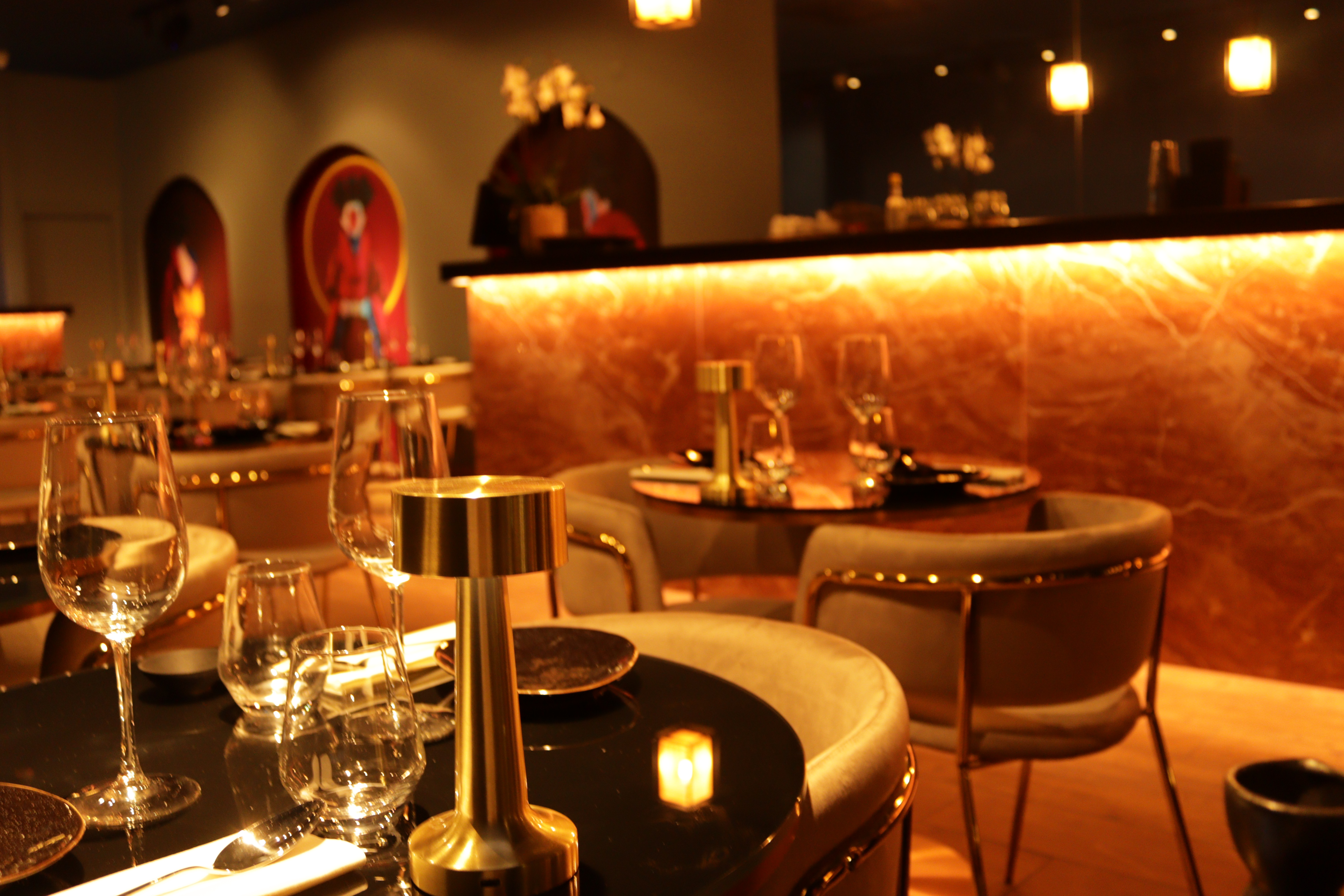 Interior do restaurante preparado para eventos